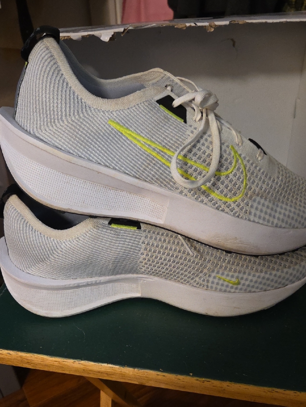 Nike Men's Light Gray and Neon Yellow Athletic Running Shoes